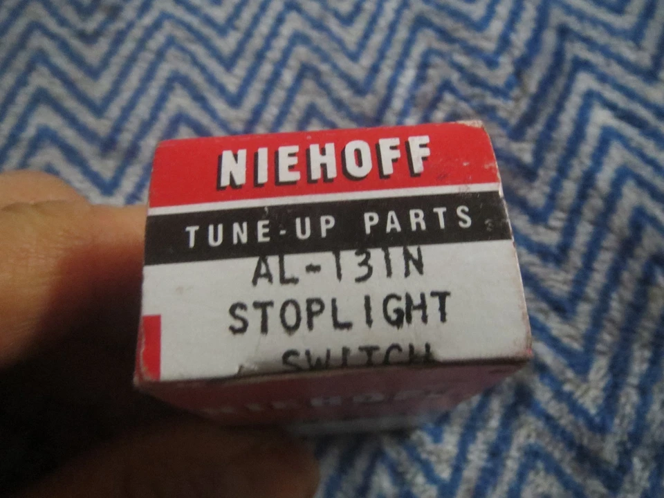 INTERRUPTOR DE LUZ DE FRENO NUEVO PARA CHRYSLER NEWPORT NEW YORKER 300 B 1965 1966 Foto 3 de 3