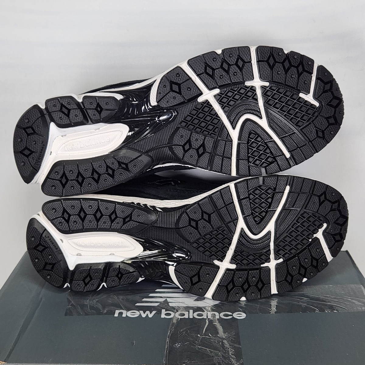 Size 8.5 - New Balance 2002R - Black / Phantom / Gunmetal  display picture 1