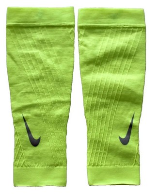 Nike Zoned Support Calf Sleeves Running Medium Volt/Silver Adult Medium