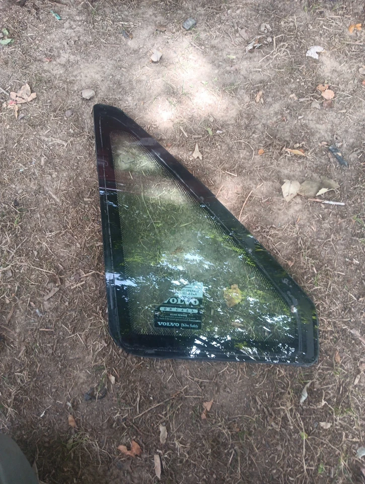 VOLVO 850/S70 1993-2000 LADO DEL CONDUCTOR CUARTO DE CRISTAL TRASERO usado Foto 2 de 4