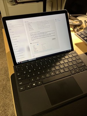 Microsoft Surface Go 2 M3-8100Y 1.1GHz 8GB 128GB SSD + Type Cover, Mouse Bundle