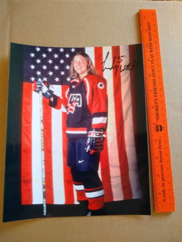 Lyndsay Wall Autographed Hockey Photo - 2002 Women's USA Olympics