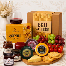 Cheese Hampers Gift Set - 3x Cheesee Truckle Selection, Chutney and Crackers