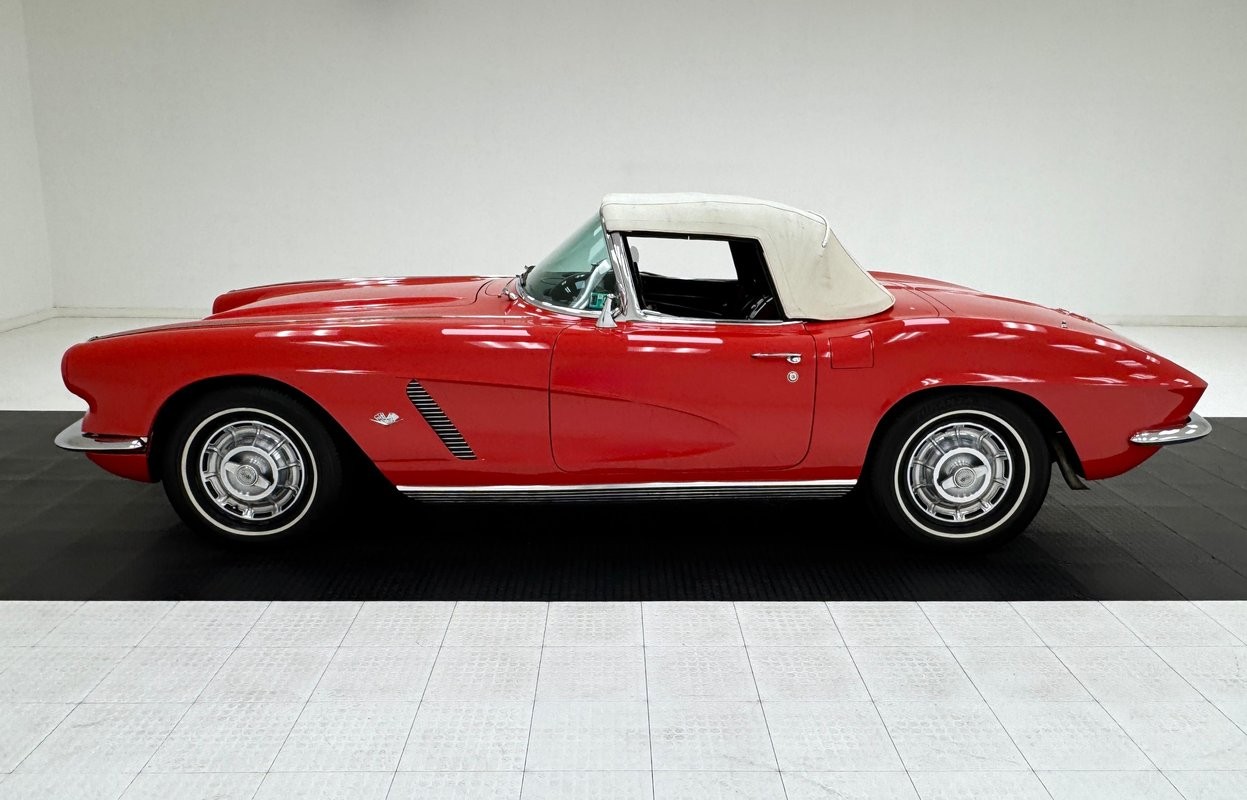 1962 Roman Red Chevrolet Corvette   | C1 Corvette Photo 3