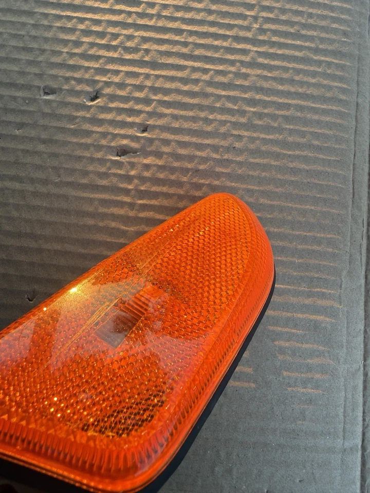 Luz de señalización lateral parachoques delantero lado pasajero Suzuki Kizashi 2010-2013 OEM Foto 2 de 4