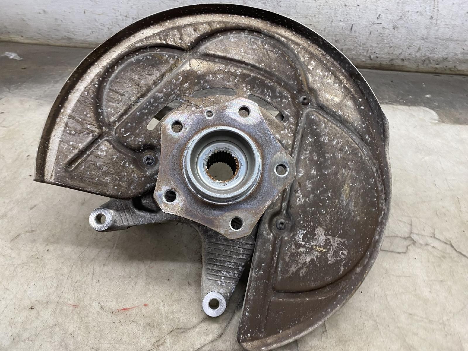 Aston Martin DBX 2020-2024 Rear Left Steering wheel hub