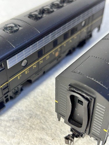 Stout Stewart/KATO F-7-A/B Phase I Late PENNSY Locos Both Powered - Picture 7 of 21