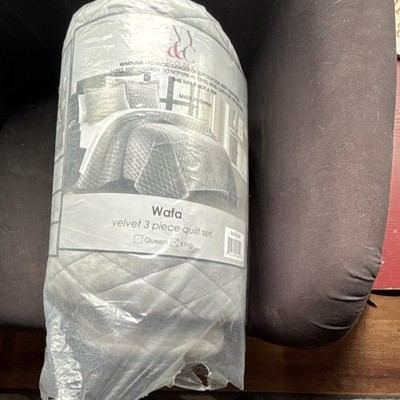 NY&C Wafa King Quilt Set Gray Geometric Velvet Quilted Bedroom