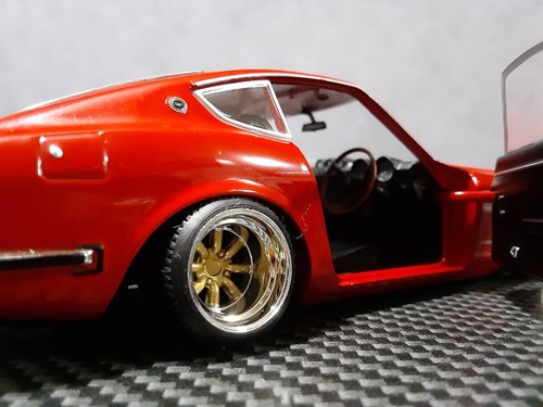 Hachette 1 24 Famous Car Collection Nissan Nissan Fairlady Z 240Z Red Custom - Picture 8 of 9
