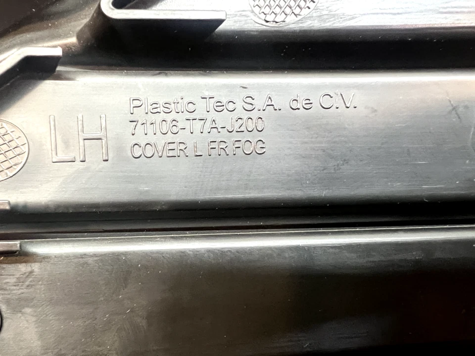 Cubierta Honda HR-V 2019-2022, L. FR. FOGLIGHT OEM Parte # 71106-T7A-J20 Foto 3 de 4