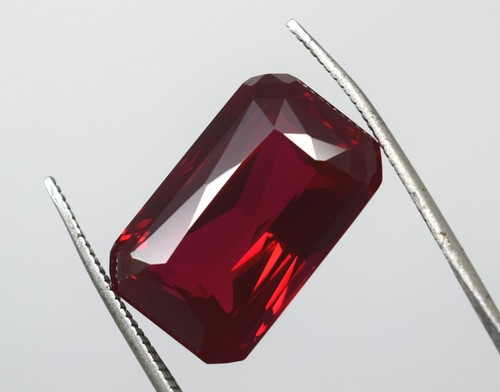 Beautiful 28.50 CT Natural Red Ruby Emerald Cut Certified Loose Gemstone - Picture 3 of 9