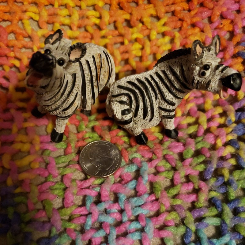 Holy Herd Noah’s Ark Zoulou and Zoe Zebra Figures - Pete Apsit Good Pre-owned c