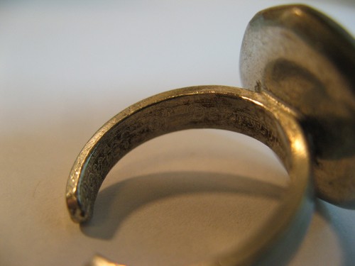 VINTAGE BENT LARSEN TIN PEWTER & GEMSTONE RING/ADJUSTABLE AND COLLECTIBLE. - Picture 4 of 8