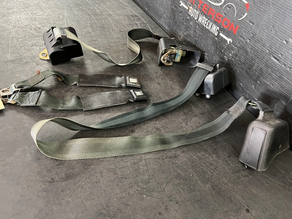 1976 FORD F250 FRONT LEFT & RIGHT SEAT SAFETY BELTS RETRACTORS & RECEIVERS Foto 3 de 4