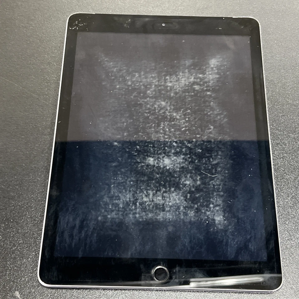 iPad 5th Gen A1823 128GB Space Gray - UNLOCKED *READ DESC* - Image 3 of 4