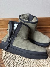 UGG Kids' Classic Mini Zipper Tape Logo Boot US4