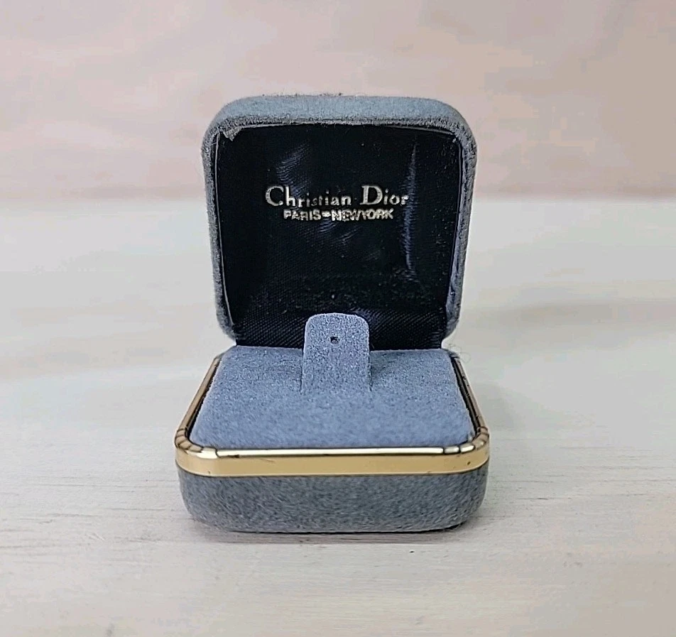 Ancienne boite à bijoux Christian Dior grise coquille palourde pour bague broche pendentif