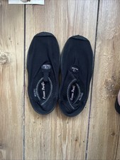 **  Unisex Black Ocean Pacific Beach Aqua Shoes  -  Size 1 / 33  **
