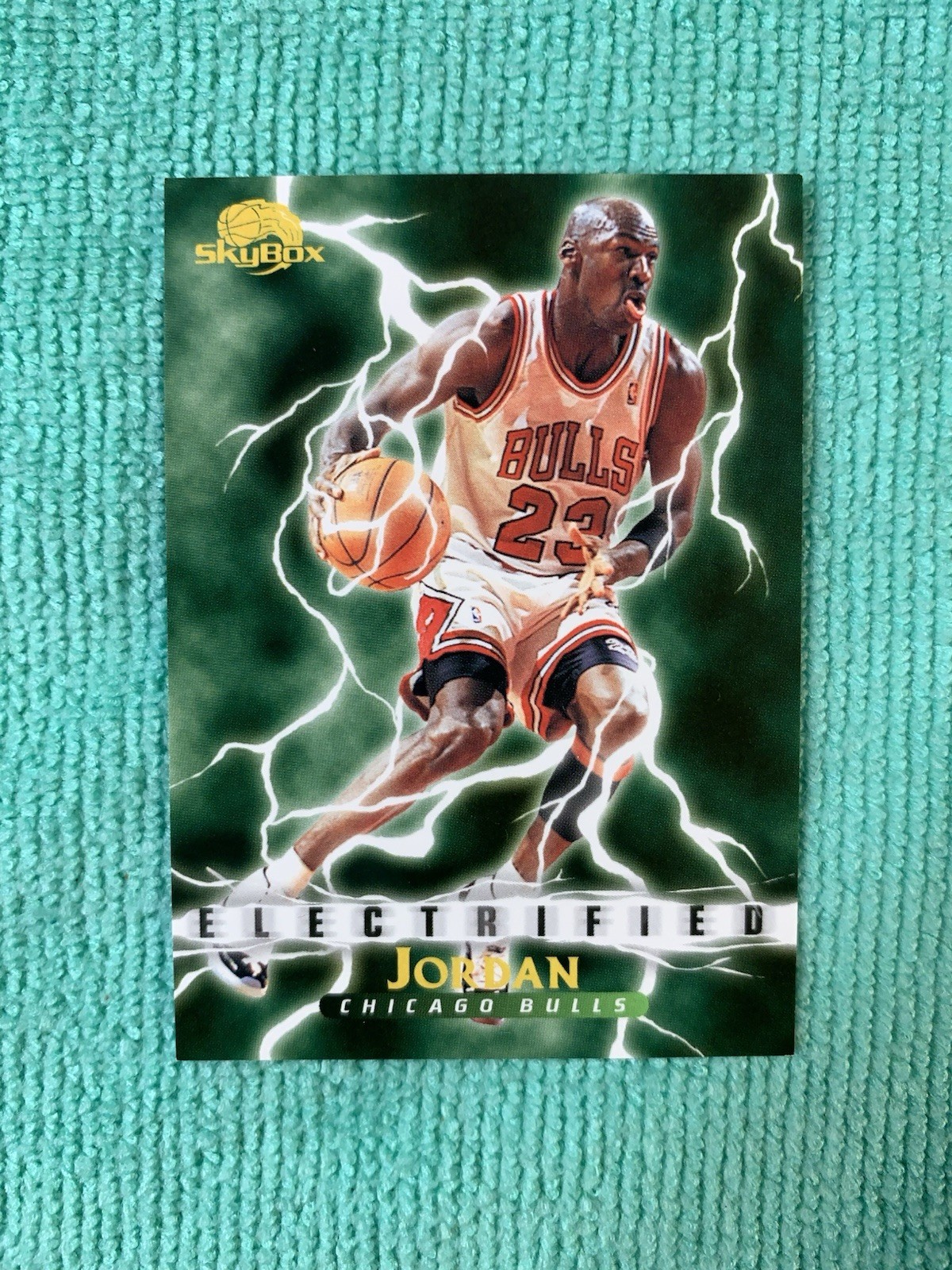 Michael Jordan 1995 Skybox Premium #278 Electrified Price Guide 