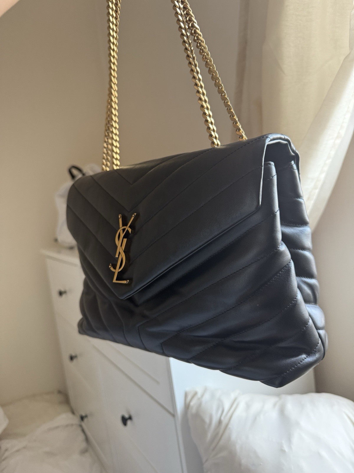 Borsa a tracolla Saint Laurent Loulou bronzo ferramenta media pelle nera