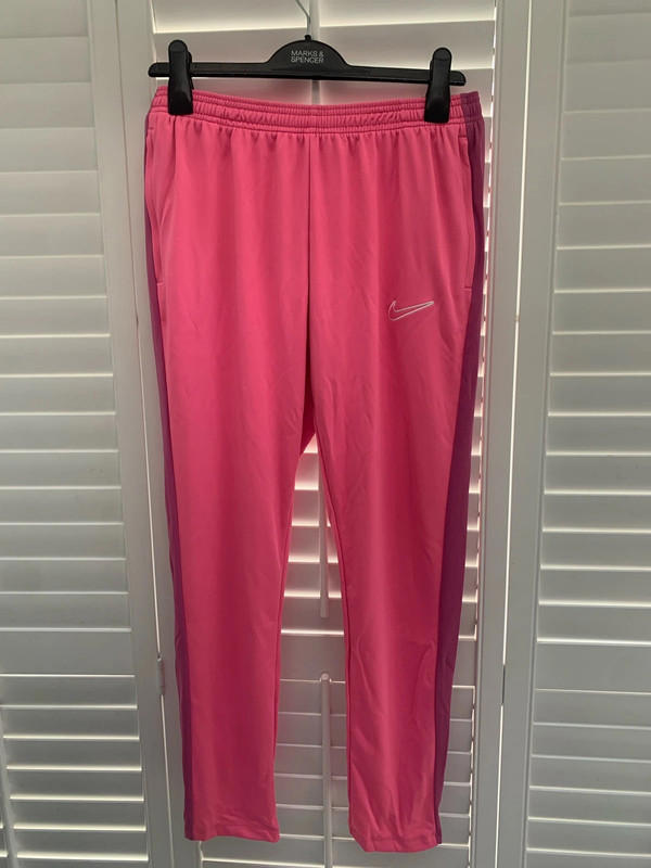 nike tracksuit bottoms medium
