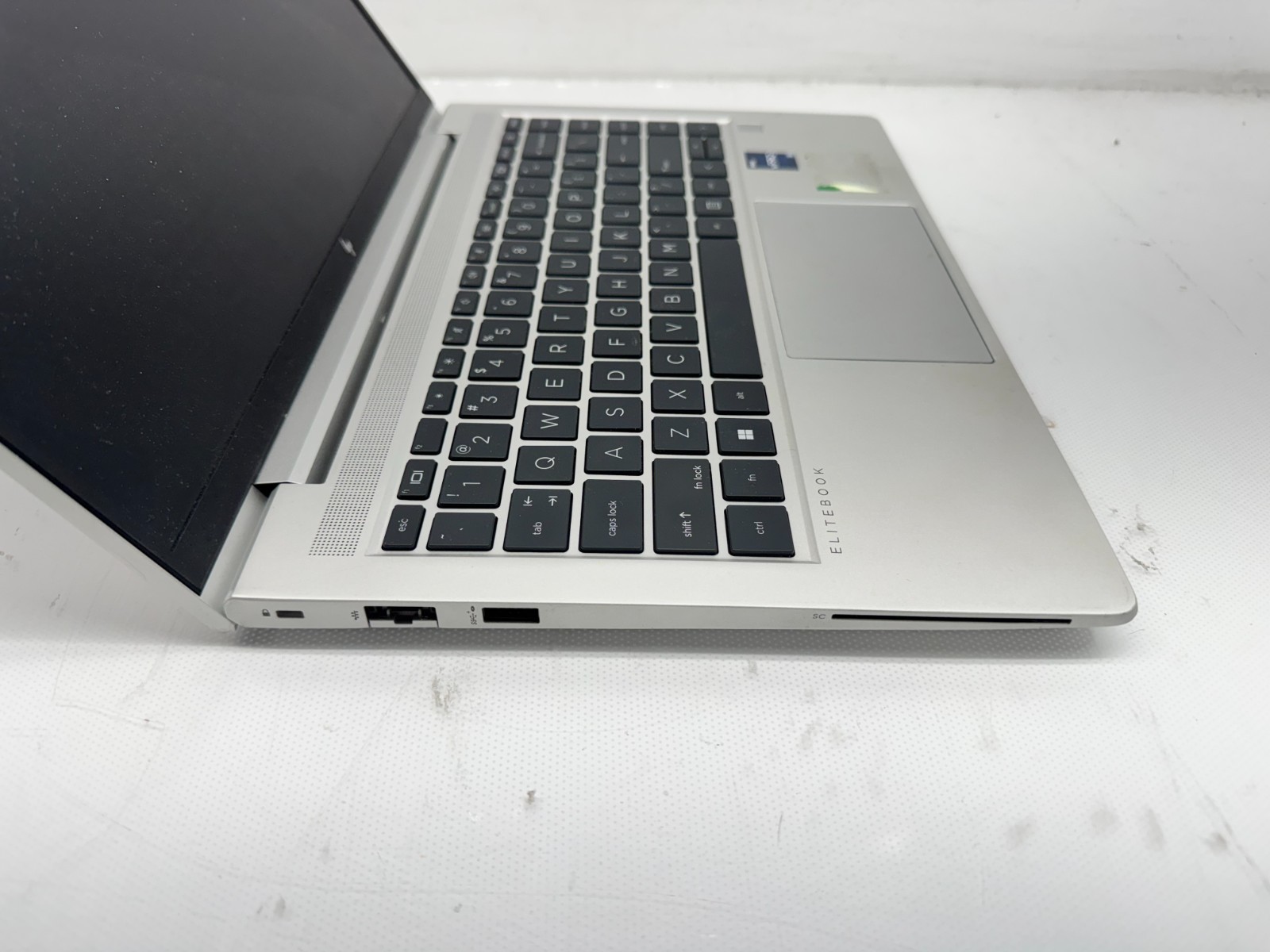 HP Latitude EliteBook 640 G9, 14-Inch Laptop, with i5-1245U, na SSD (Solid State Drive), Windows 11 Home