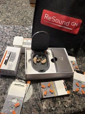Estuche para audífonos ReSound GN negro con accesorios y cargador, adulto