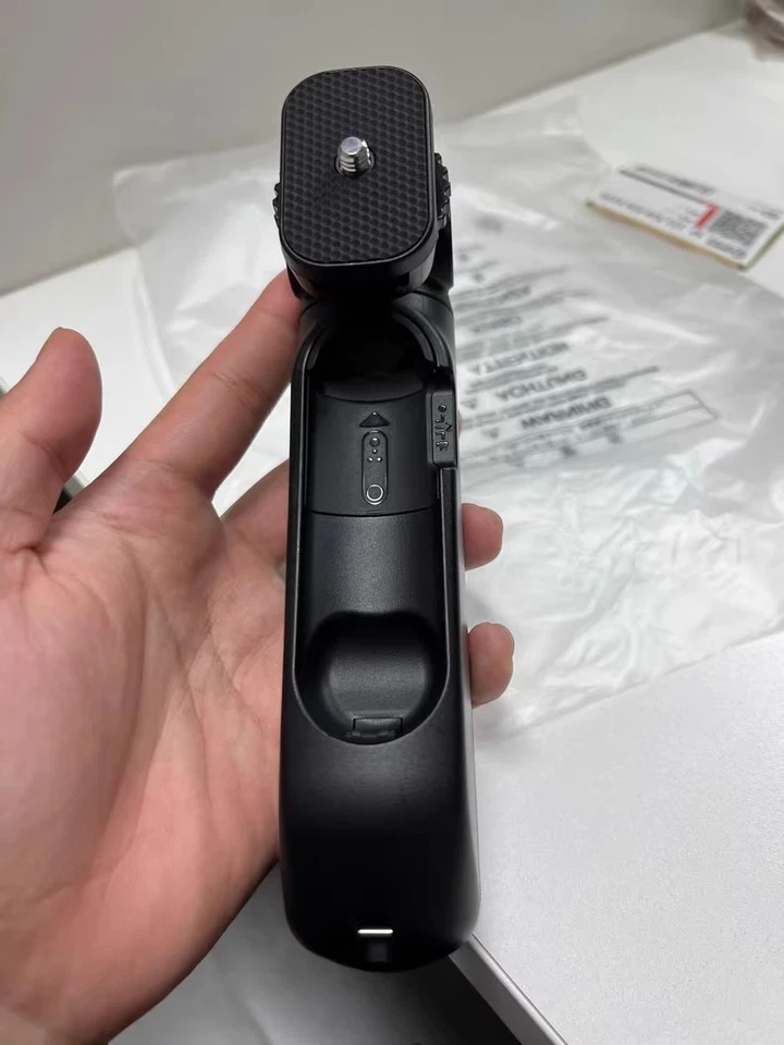 Canon HG-100TBR Tripod Grip with BR-E1 Wireless Remote Control for G7x3 95% NEW - Image 2 of 4