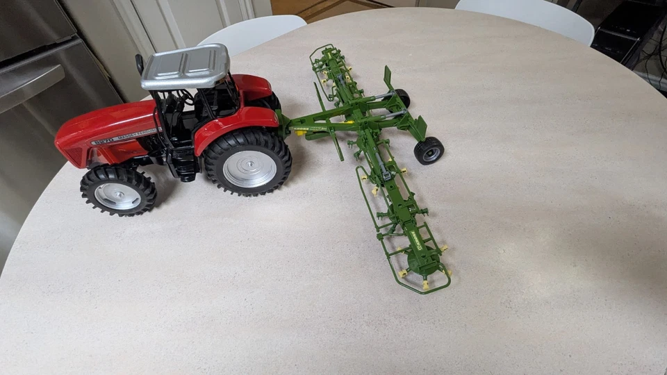 Mint JLE Ertl 1/16 Massey Ferguson 8270 Tractor plus Bruder Krone KWT Tedder - Image 2 of 4