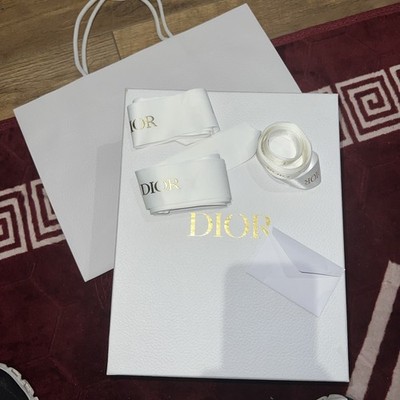 Dior Leerkarton mit Papiertüte, Tissue und Band 26x33x13 cm