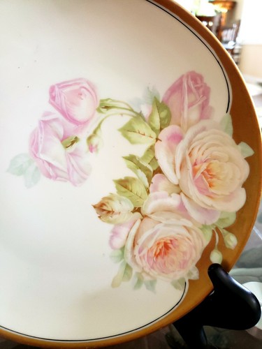 ANTIQUE GERMAN WEIMAR HAND PAINTED DISPLAY PLATE WITH LIFE LIKE ROSES - Picture 2 of 6