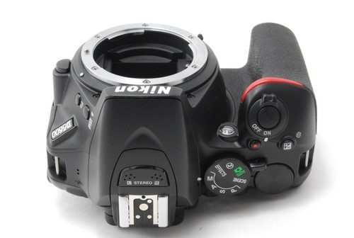 〈MINT〉Nikon D5600 24.2 MP Digital SLR  Black Box  with 18-55mm  70-300mm Jpapan - Picture 5 of 8