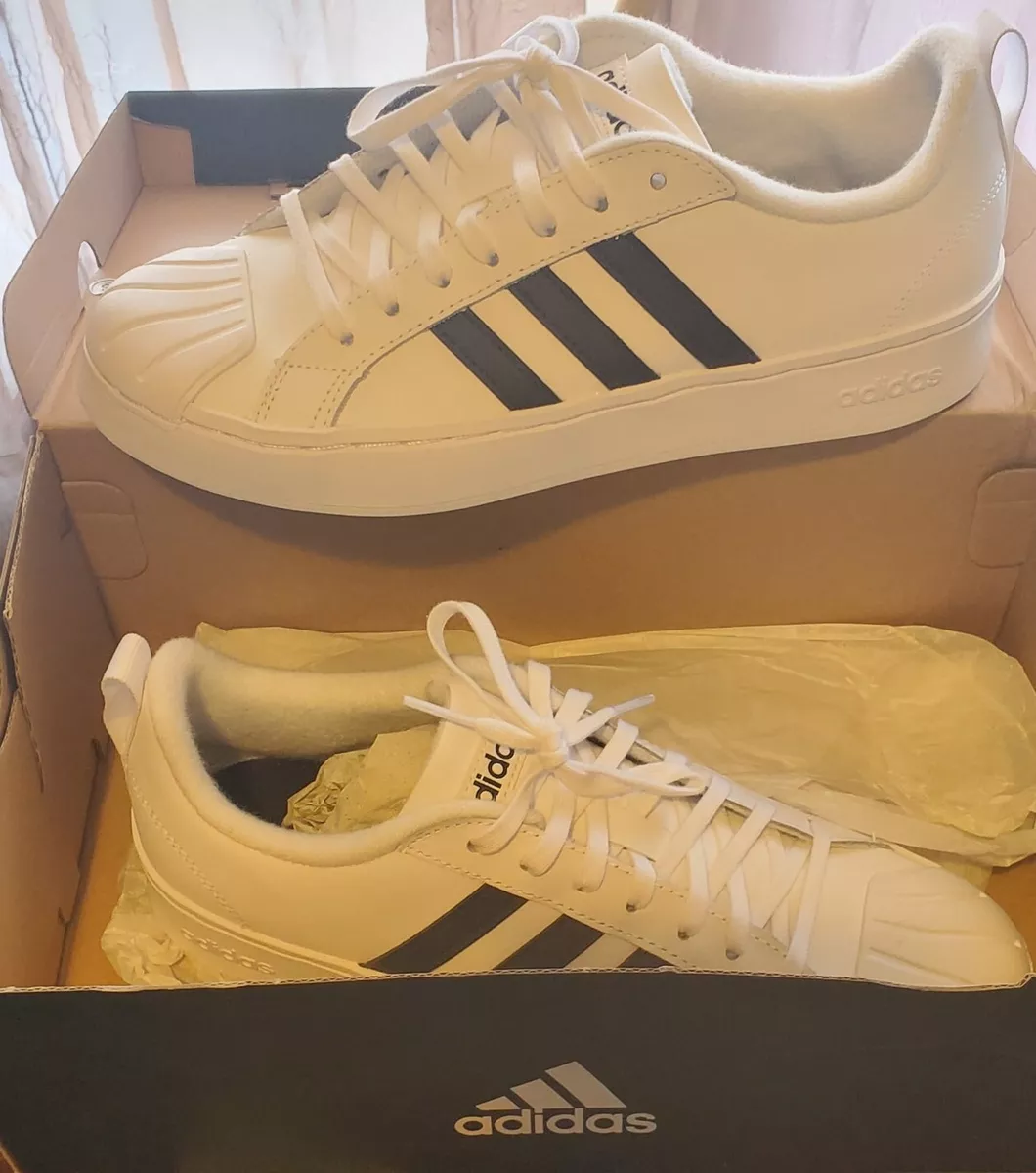 Adidas with stripes best sale only on one side