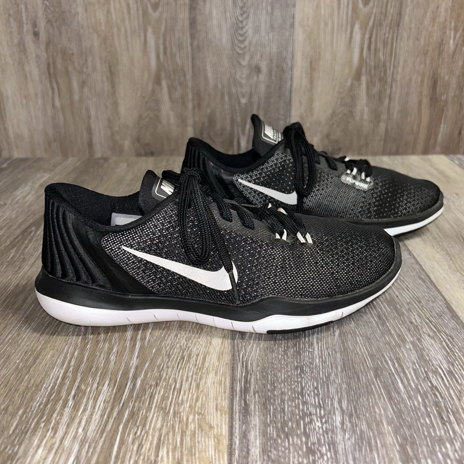 Chaussures de course à pied noires Nike Flex Supreme Tr 5 852467 001 pour femme taille US 6