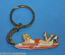 HOOTERS AIR GIRL AIRPLANE KEYCHAIN DEFUNCT AIRLINES / AIRCRAFT /PLANE /KEY CHAIN
