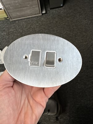 Ovale Form 13 Ampere geschaltete abgesicherte Stirnanschlusseinheit satiniert chrom