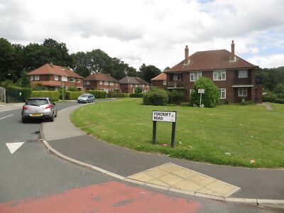 Photo 6x4 Foxcroft Road, Leeds Horsforth Foxcroft Road, a residential str c2015