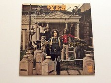 Yes signed lp Yes signed by Tony Kaye Jon Anderson Chris Squire Steve Howe Bill 