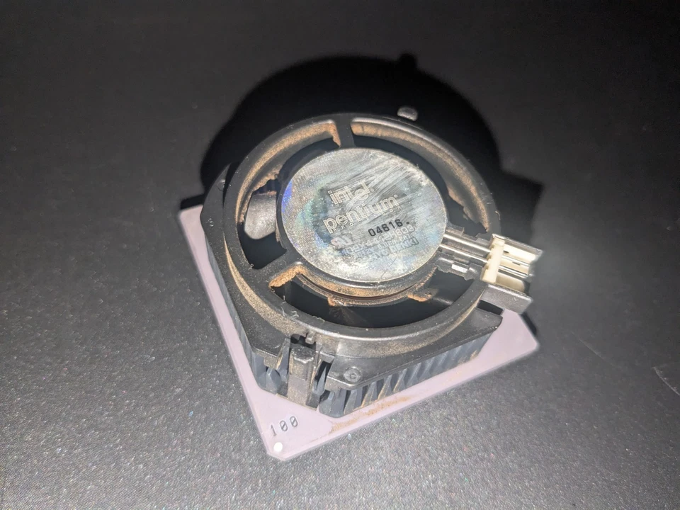 Intel Pentium 100MHz Processor CPU SU099 & Certificate of Authenticity - Image 2 of 4