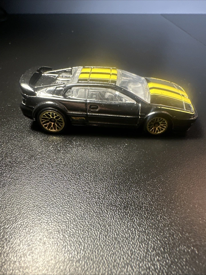 Hot Wheels Lotus Esprit 2001 Black & Gold Used Condition  1:64 - Image 4 of 4