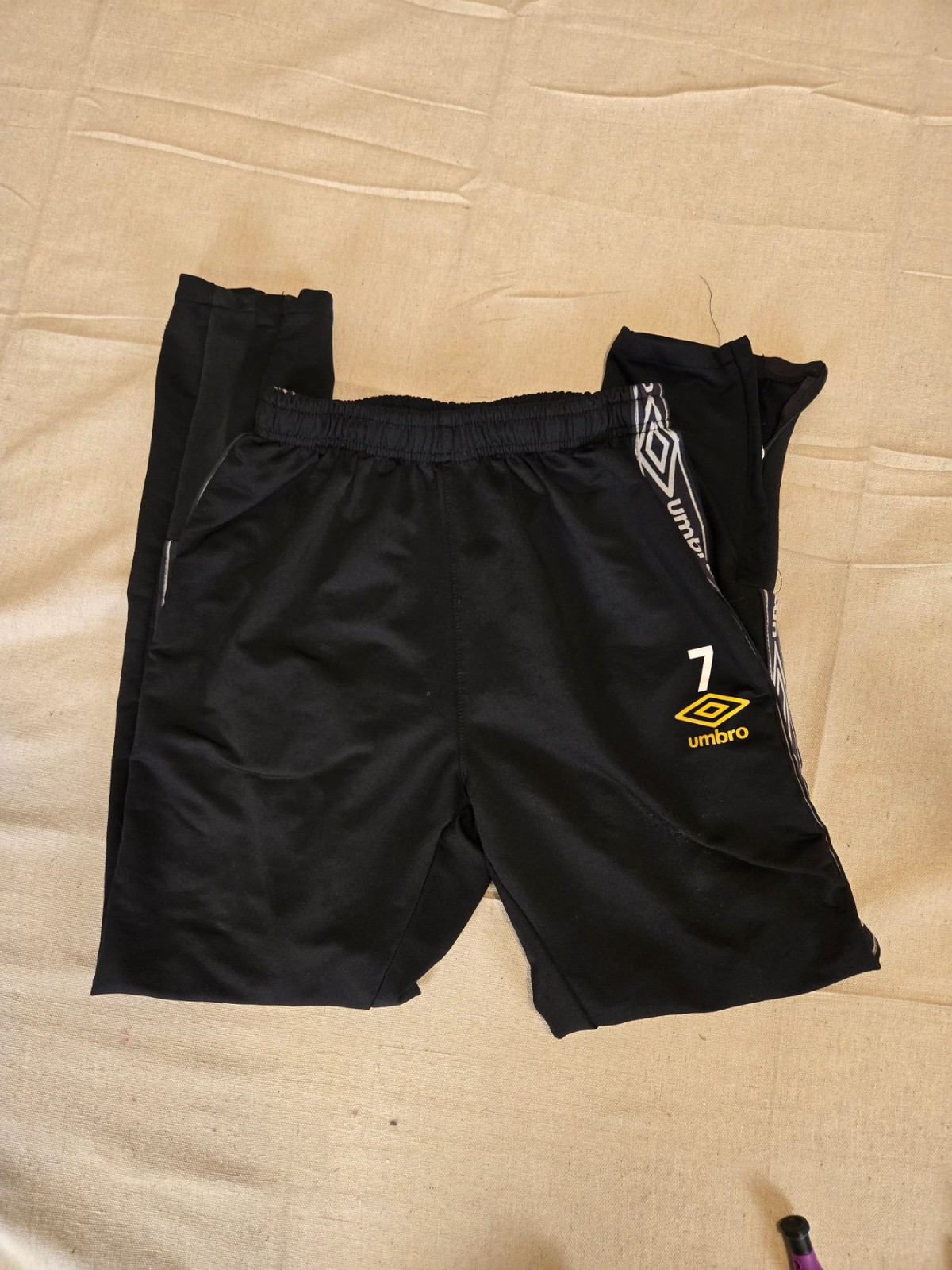 Umbro Men's Soccer Training Pants Medium Black Tapered Leg