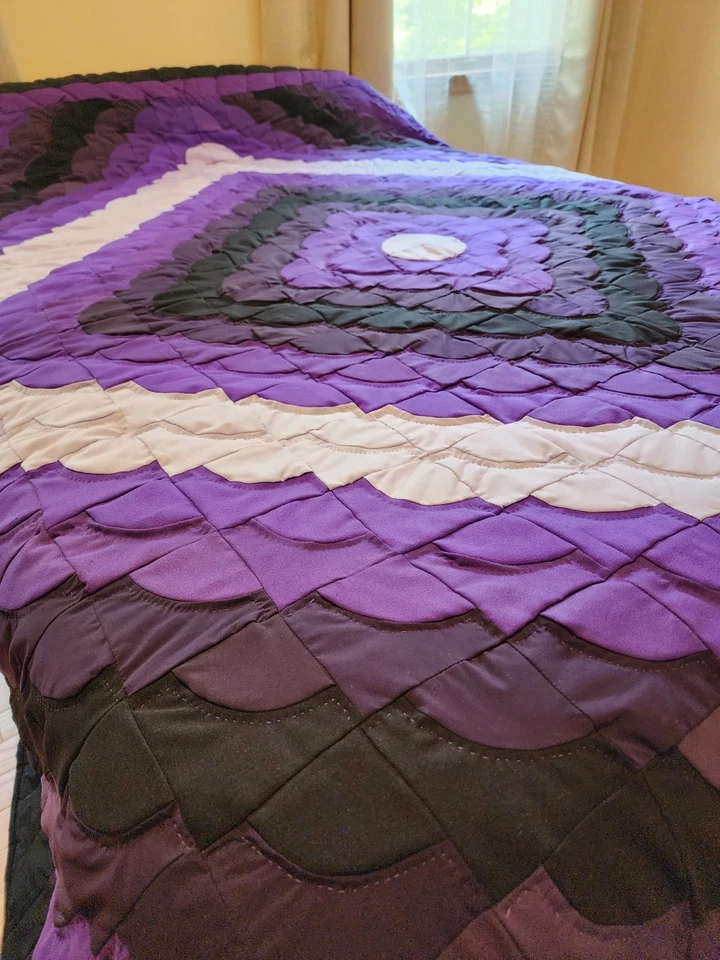 Hand Quilted NEW Amish quilt King / Queen size Ocean waves - Image 3 of 4