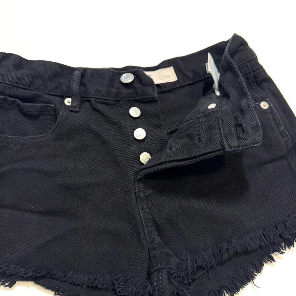 Pantalones Cortos de Jean Brandy Melville Negros Denim Botón Mosca Dobladillo Crudo Corte Para Mujer’s 24 Foto 2 de 4