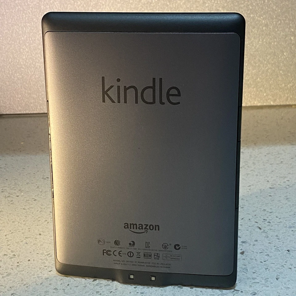 Amazon D01100 Kindle 4th Generation 2GB Wi-Fi 6 inch eBook Reader  #301 - Image 2 of 4