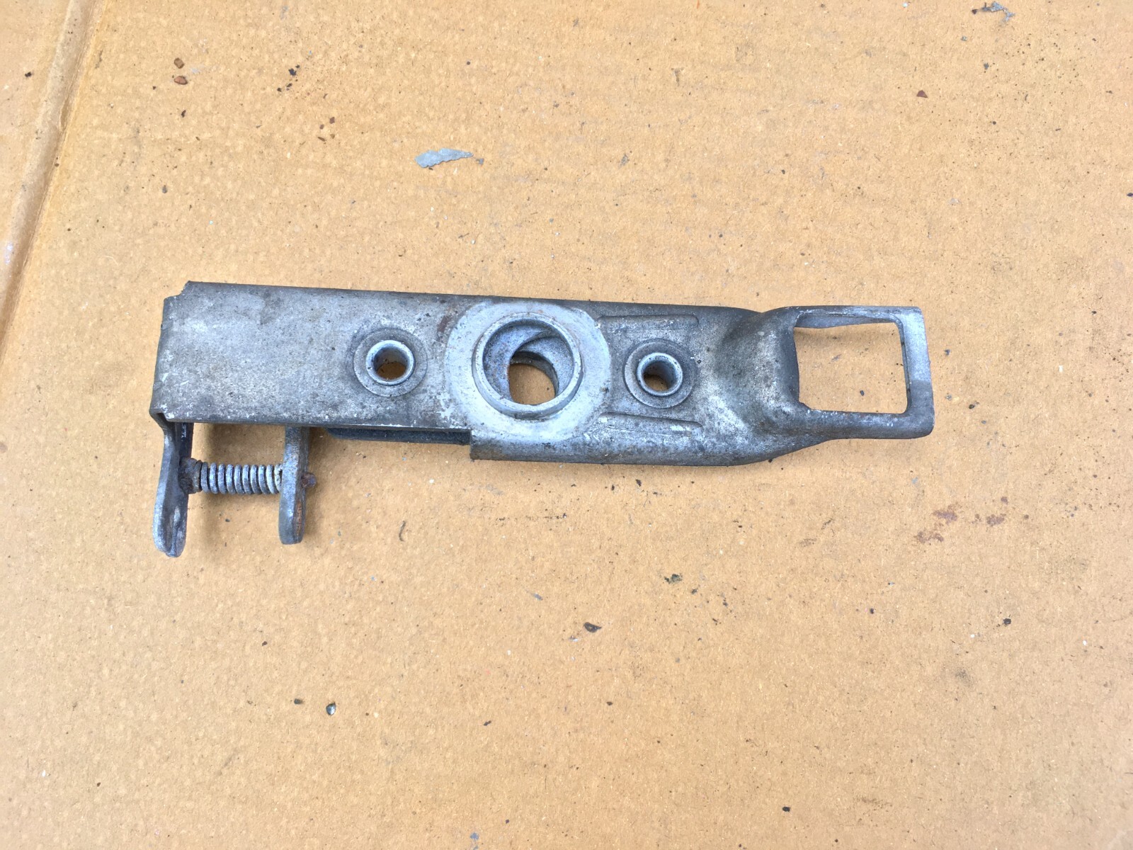 LOWER HOOD LOCK CATCH LATCH MERCEDES VITO W639 20032014