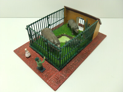 Zoo Diorama - Nashorn (Dekor mit bemalten Hohlbleifiguren)