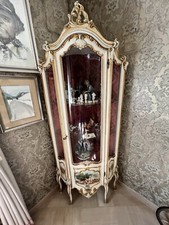 Mobile/vetrinetta in stile Antico ad Angolo.