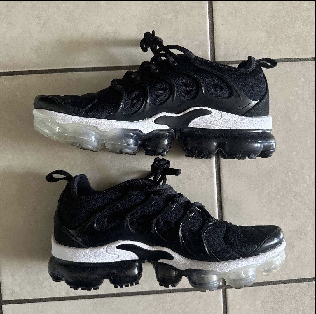 【匿名配送】Nike Air VAPORMAX PLUS ブラック　26cm Nike Air Vapormax Plus | Foot Locker