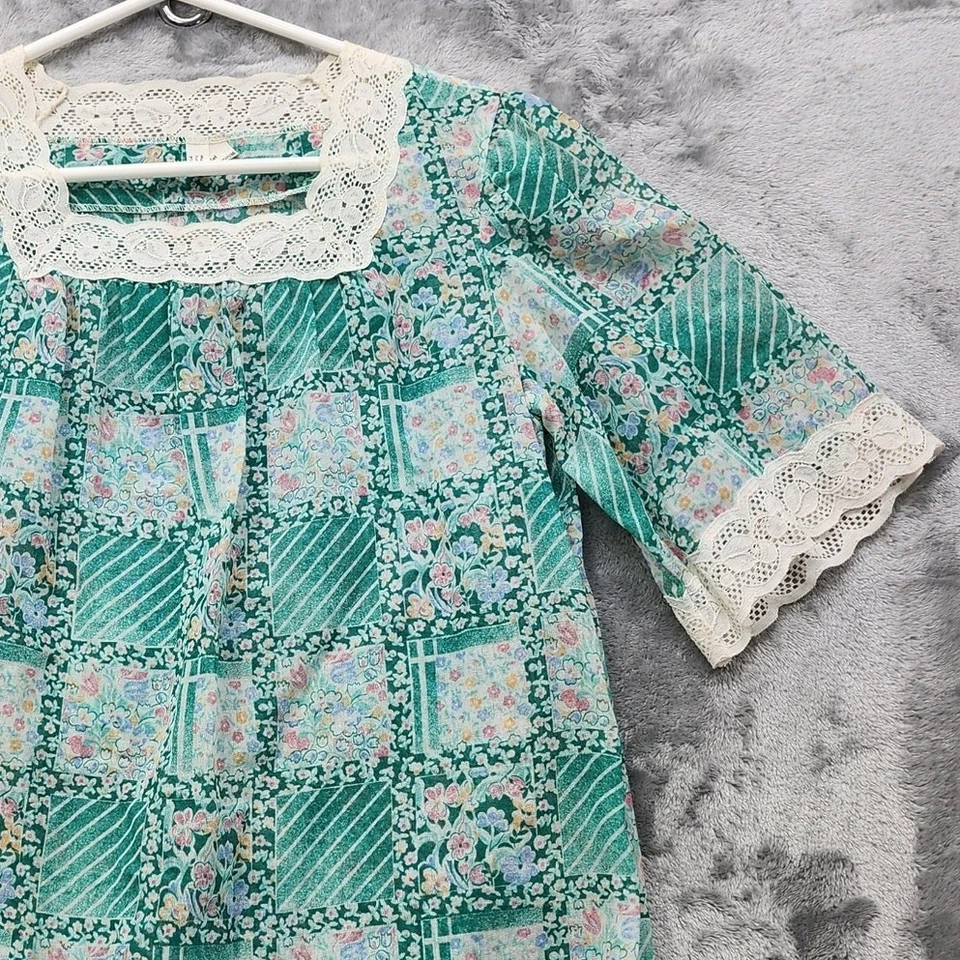 Vintage 70s Top Womens XS Green Patchwork Floral Lace Square Neck Peasant Boho - Image 3 of 4