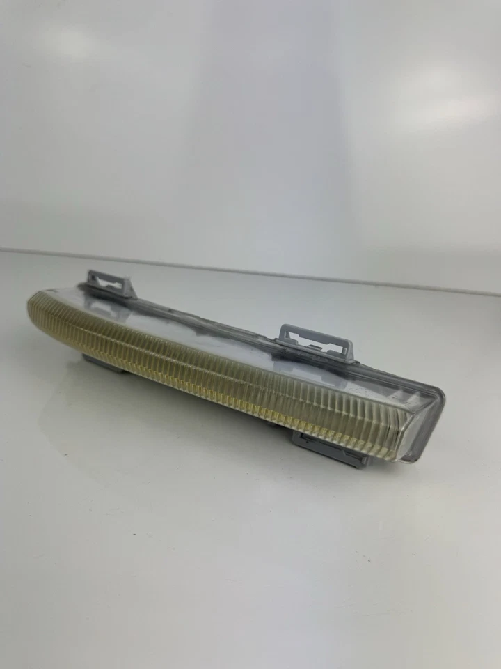 PARAGOLPES DELANTERO IZQUIERDO MERCEDES CLASE C CUPÉ LUZ ANTINIEBLA FUNCIONAMIENTO DIURNO OEM Foto 3 de 4